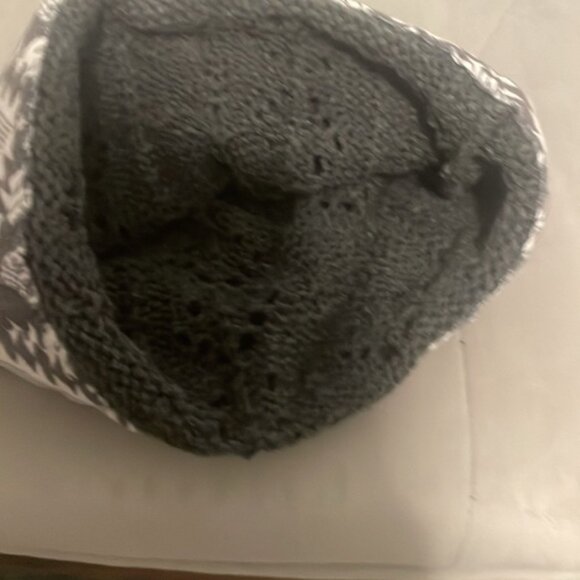 This is J Womens Toque grey - Picture 3 of 4